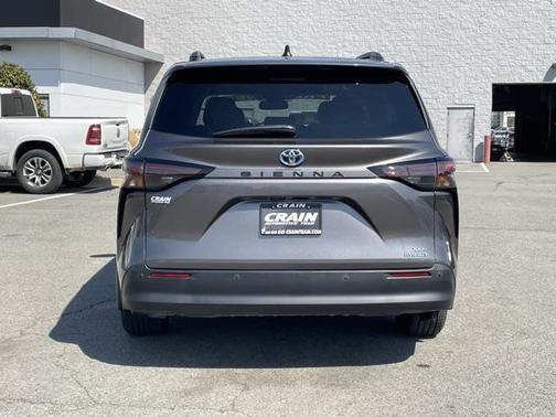 2024 Toyota Sienna XLE 8 Passenger