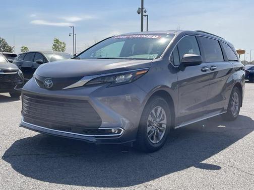 2024 Toyota Sienna XLE 8 Passenger