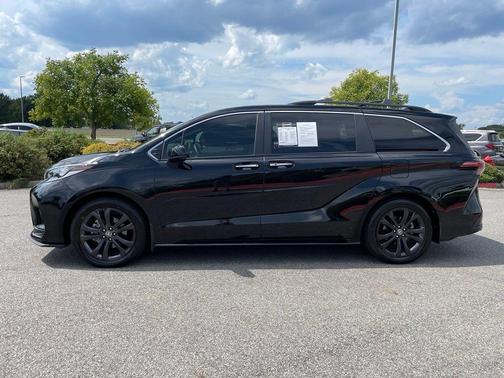 Midnight Black Metallic 2022 Toyota Sienna XSE 7 Passenger