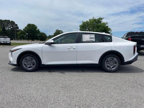 White Pearl 2026 Kia K4 LX