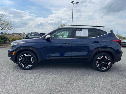 Dark Ocean Blue/White Roof 2024 Kia Seltos SX Turbo