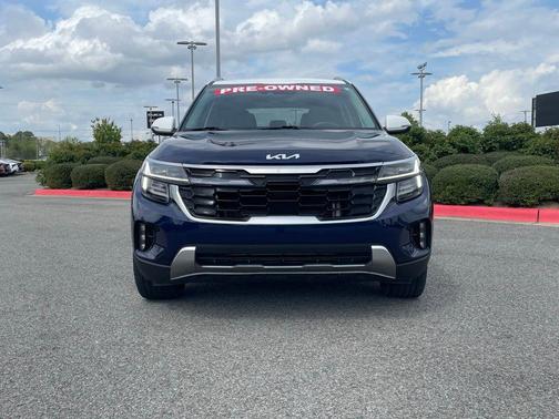 Dark Ocean Blue/White Roof 2024 Kia Seltos SX Turbo