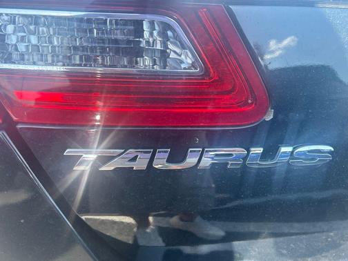 2014 Ford Taurus SEL