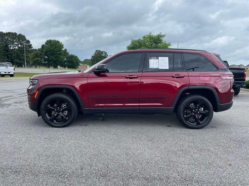 Velvet Red Pearlcoat 2023 Jeep Grand Cherokee Altitude