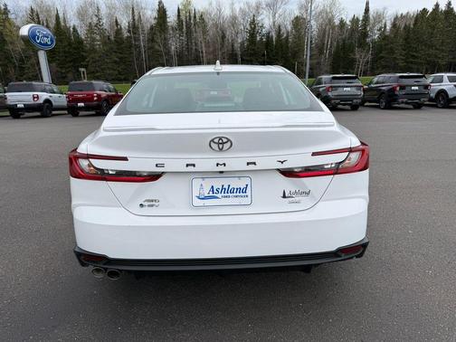 Ice 2025 Toyota Camry SE