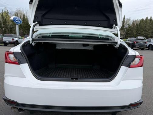 Ice 2025 Toyota Camry SE
