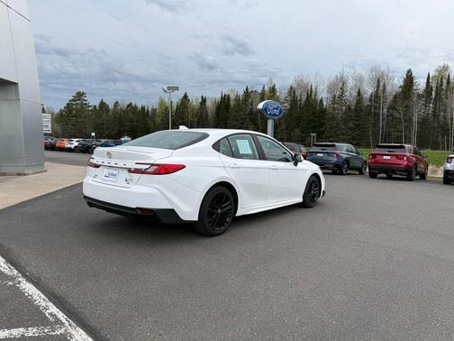 Ice 2025 Toyota Camry SE