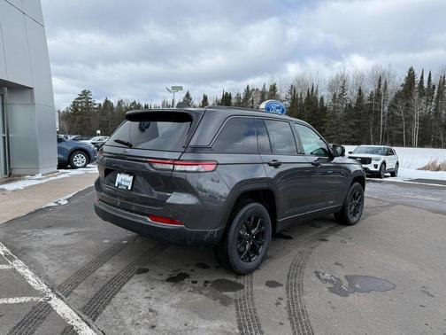2026 Jeep Grand Cherokee Laredo