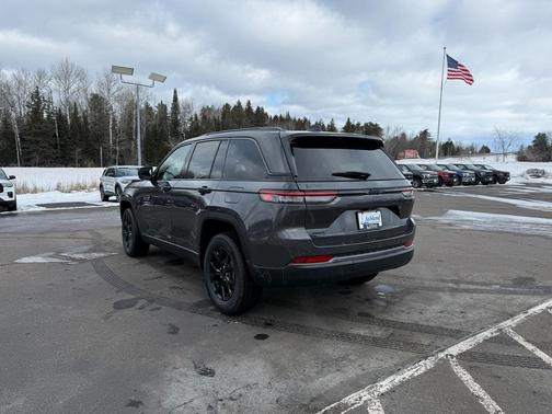 2026 Jeep Grand Cherokee Laredo