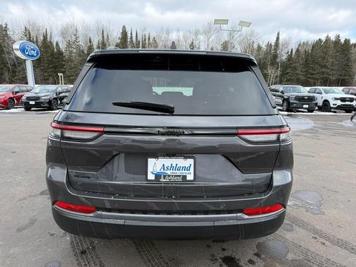 2026 Jeep Grand Cherokee Laredo