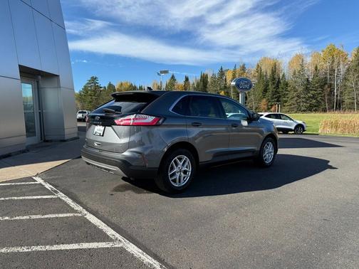 Gray Metallic 2024 Ford Edge SEL