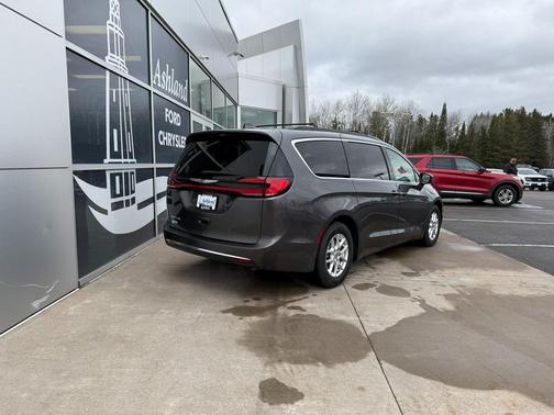 2022 Chrysler Pacifica Touring-L
