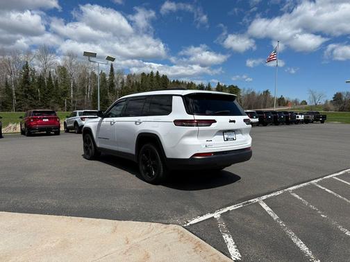 Bright White Clearcoat 2023 Jeep Grand Cherokee L Laredo