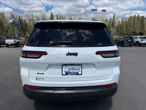 Bright White Clearcoat 2023 Jeep Grand Cherokee L Laredo