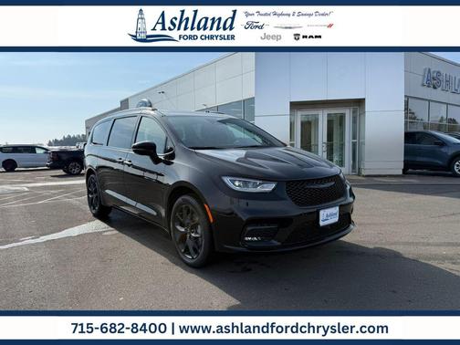 Diamond Black 2026 Chrysler Pacifica Limited