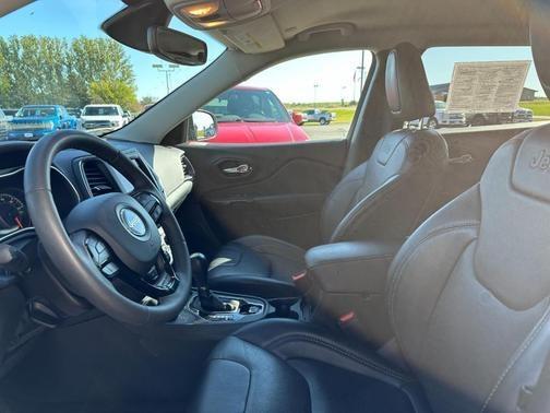 2023 Jeep Cherokee Altitude Lux