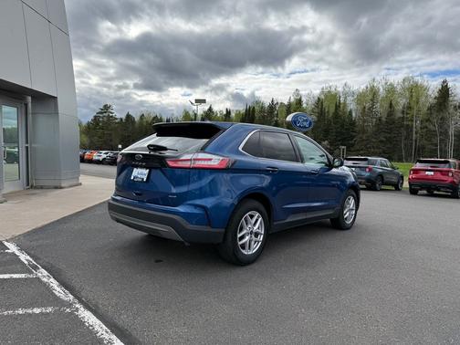 Blue Metallic 2024 Ford Edge SEL