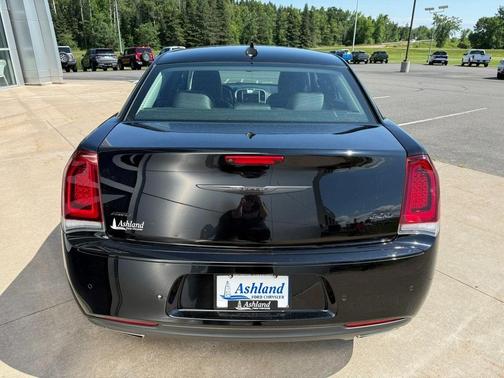2022 Chrysler 300 Touring L