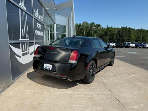 2022 Chrysler 300 Touring L