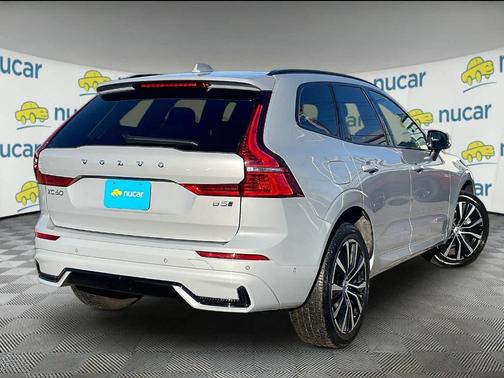 2025 Volvo XC60 B5 Plus