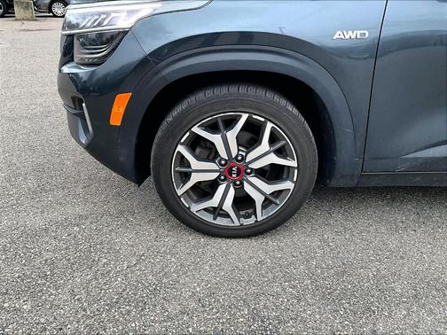 Gray 2021 Kia Seltos SX