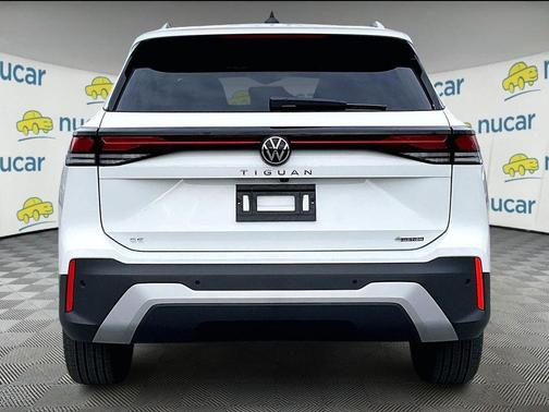 Pure White 2026 Volkswagen Tiguan 2.0T SE