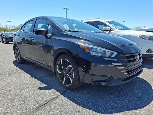 Black 2023 Nissan Versa 1.6 SR