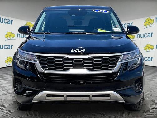 Black 2023 Kia Seltos LX