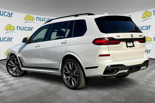 Mineral White Metallic 2021 BMW X7 M50i