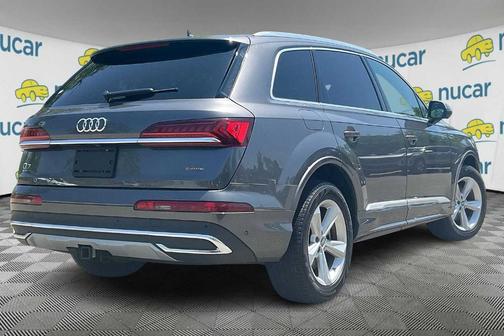2023 Audi Q7 45 Premium Plus
