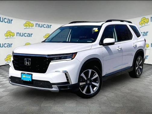 White 2025 Honda Pilot Touring