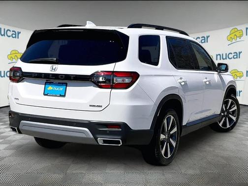 White 2025 Honda Pilot Touring