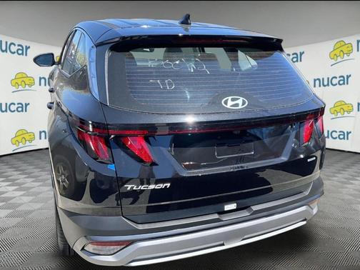 Black 2026 Hyundai TUCSON SE