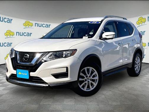 White 2018 Nissan Rogue SV