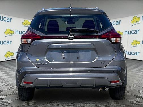 Gun Metallic 2024 Nissan Kicks SV