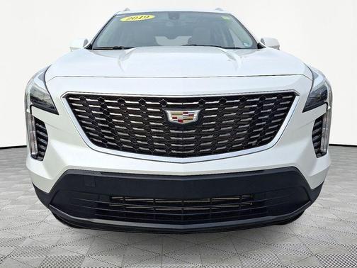 White 2019 Cadillac XT4 Luxury