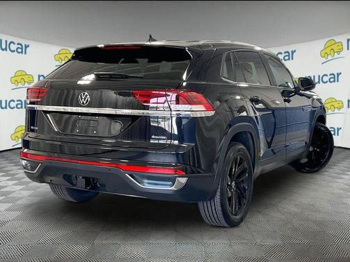Deep Black Pearl Effect 2023 Volkswagen Atlas Cross Sport 3.6L V6 SE w/Technology