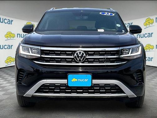 Deep Black Pearl Effect 2023 Volkswagen Atlas Cross Sport 3.6L V6 SE w/Technology