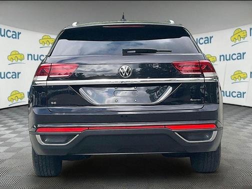 Deep Black Pearl Effect 2023 Volkswagen Atlas Cross Sport 2.0T SE