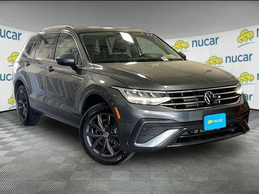 Platinum Gray Metallic 2023 Volkswagen Tiguan 2.0T SE