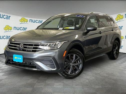 Platinum Gray Metallic 2023 Volkswagen Tiguan 2.0T SE