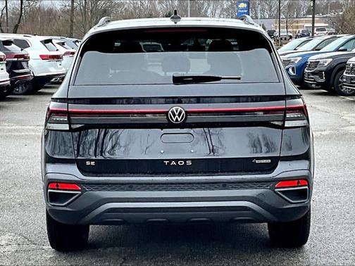 2025 Volkswagen Taos 1.5T SE Black