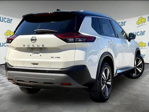 White / Black 2021 Nissan Rogue SL