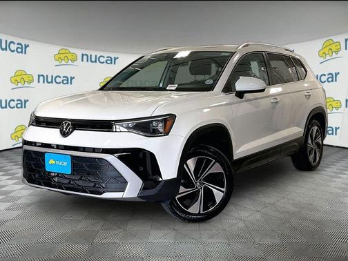 Pure White 2025 Volkswagen Taos 1.5T SE