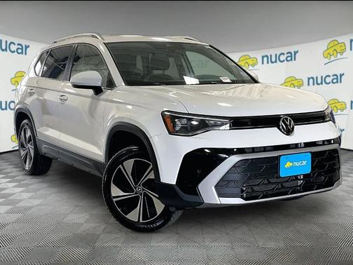 Pure White 2025 Volkswagen Taos 1.5T SE