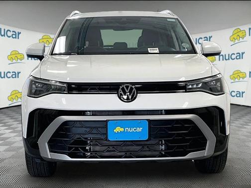 Pure White 2025 Volkswagen Taos 1.5T SE