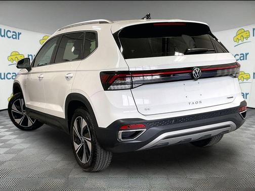Pure White 2025 Volkswagen Taos 1.5T SE