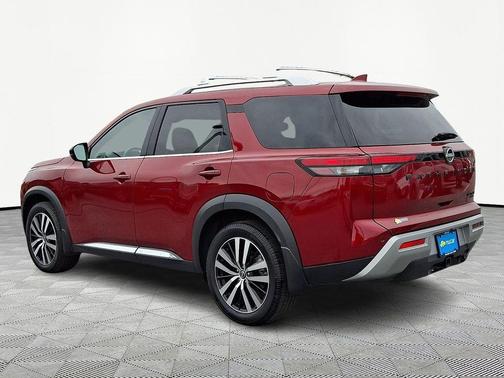 Scarlet Ember 2024 Nissan Pathfinder Platinum