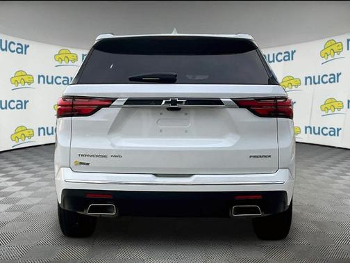 White 2023 Chevrolet Traverse Premier
