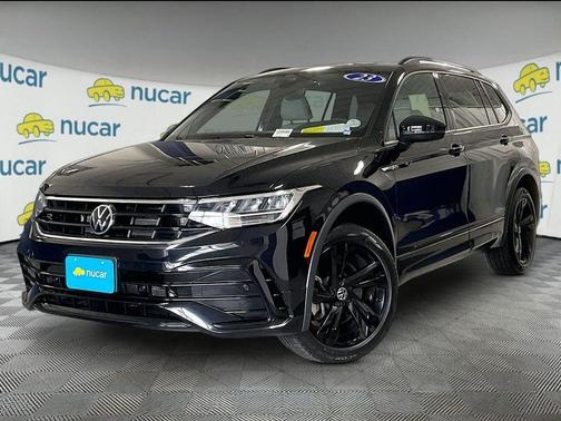 Deep Black Pearl Effect 2023 Volkswagen Tiguan 2.0T SE R-Line Black